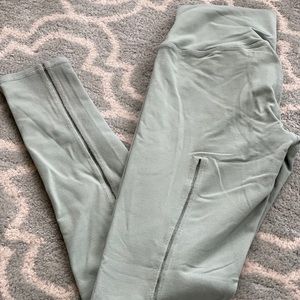 ALO Yoga Dash leggings